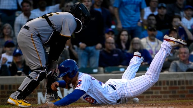 Willson Contreras scores.